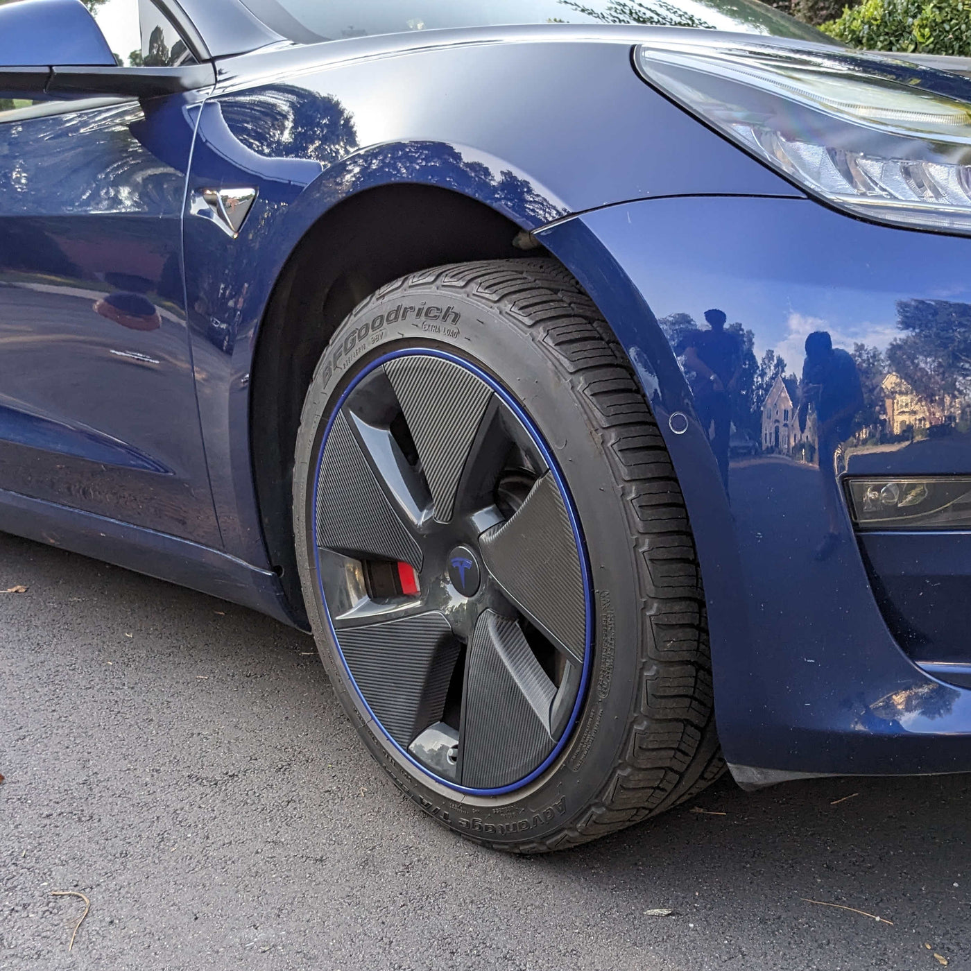 Tesla Model 3 Rim Accent Wrap #material_deep-blue-metallic