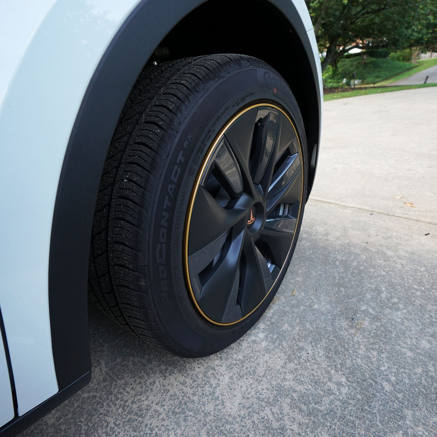 Tesla Model 3 Rim Accent Wrap #material_gold-metallic