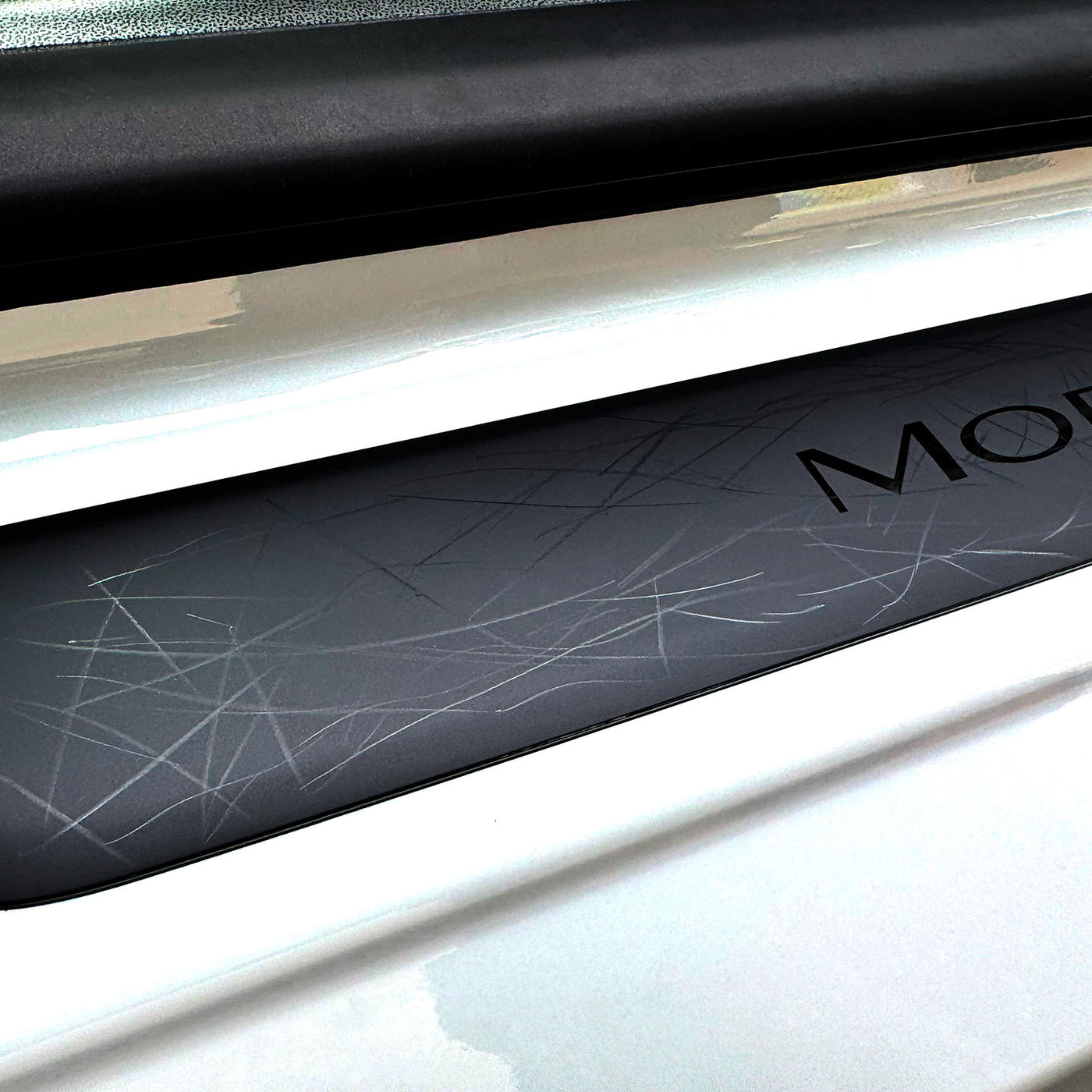 Model Y/3 Door Sill Protector