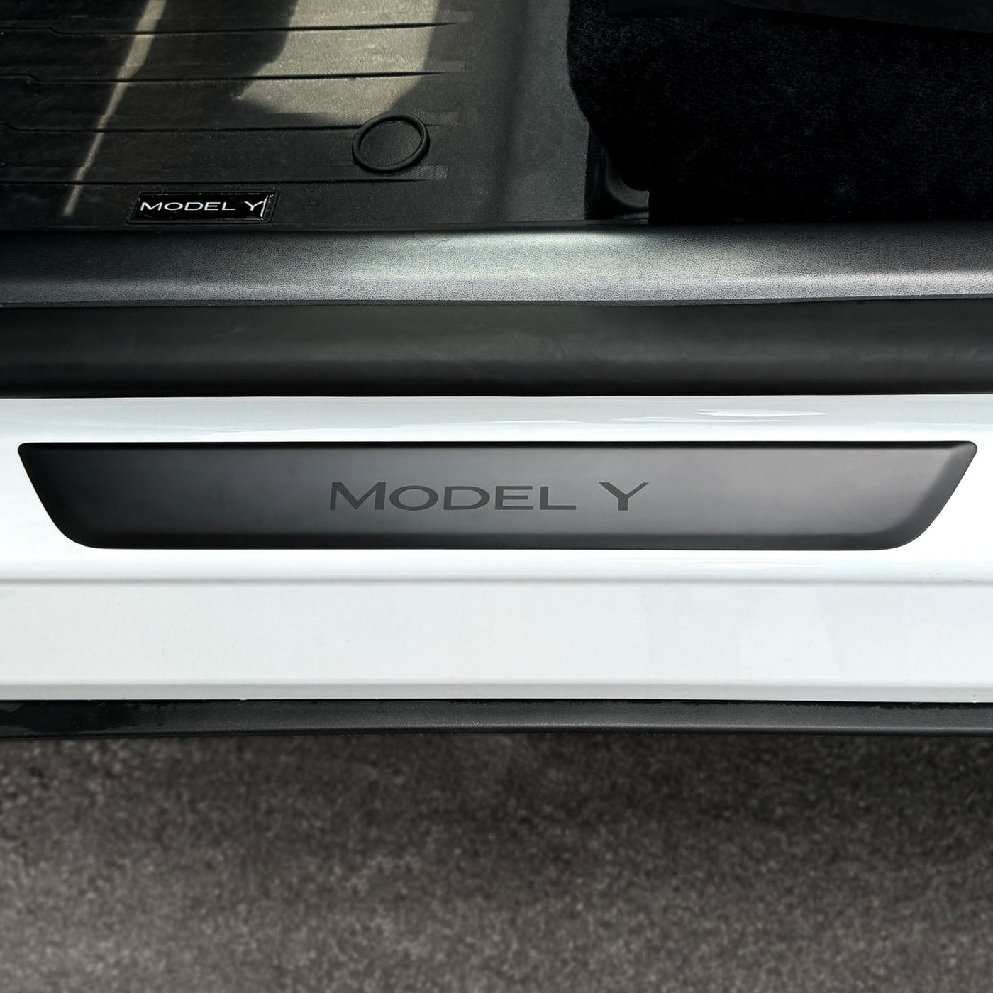 Model Y/3 Door Sill Protector